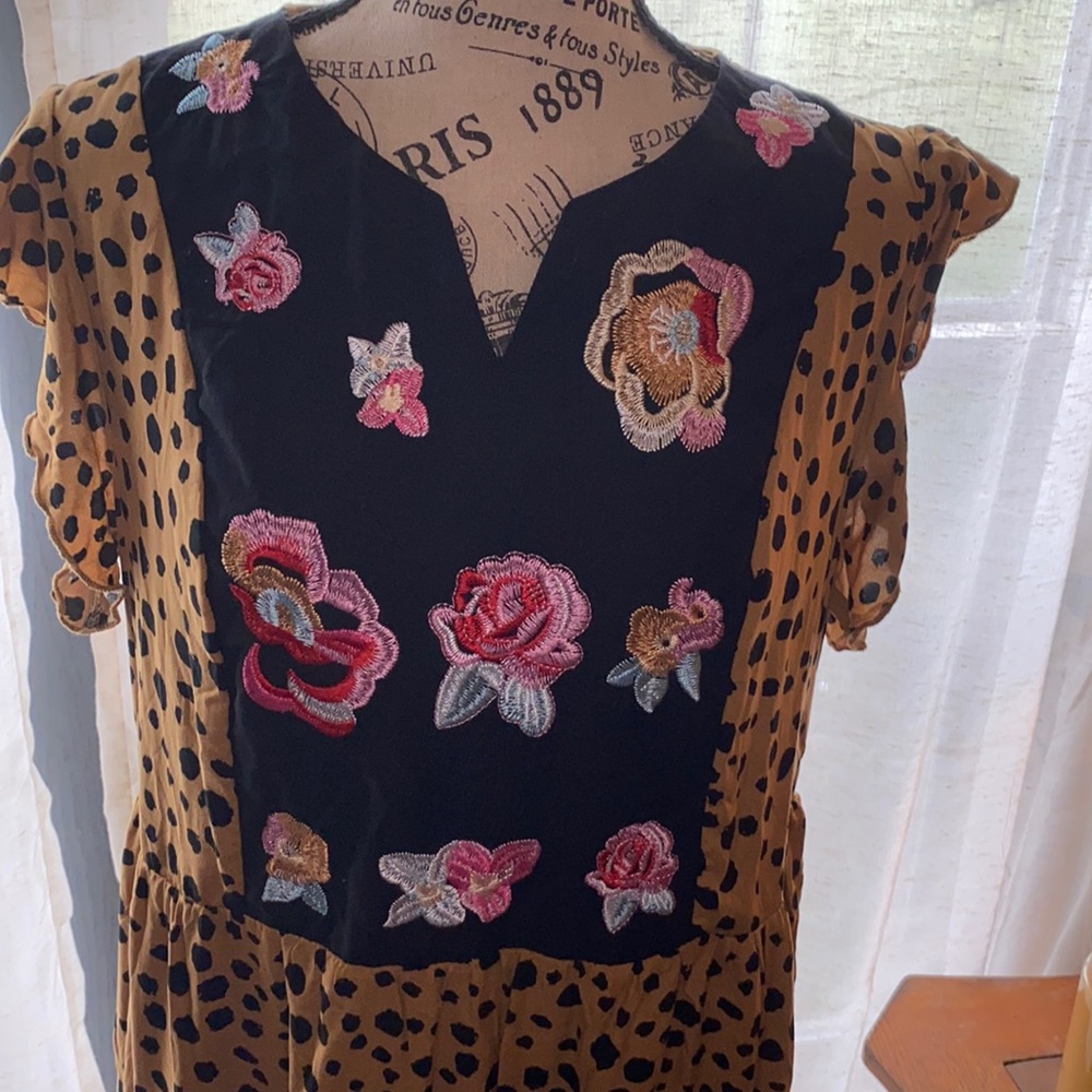 Pretty embroidered polka dot/Leopard print below the knee dress